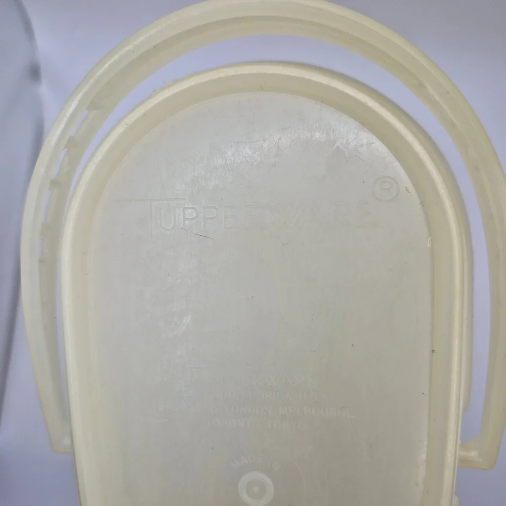 Vintage‎ Tupperware 587 Beverage Buddy Pitcher Almond Red Flip Spout USA